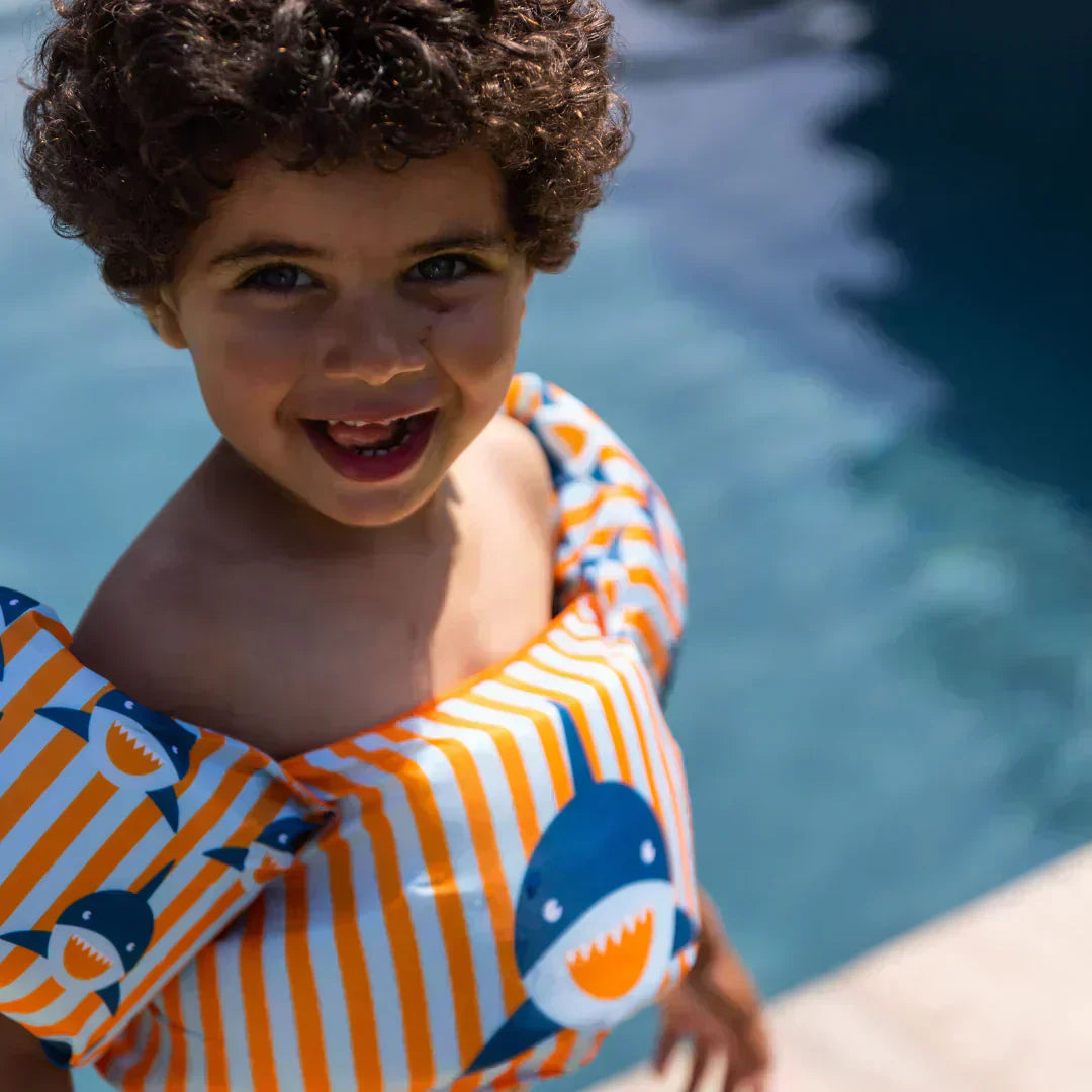 Which swimming aid is right for your child, puddle jumper or swimming arm bands?