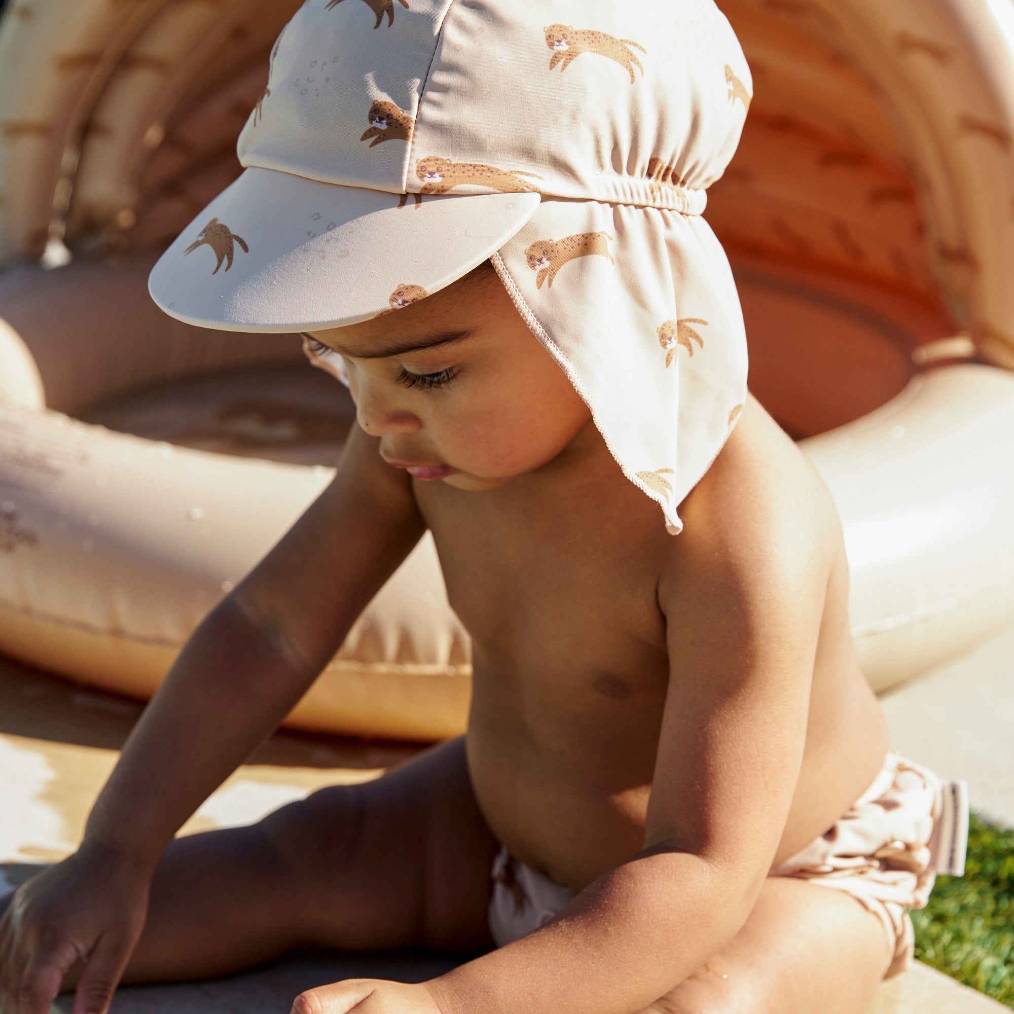 Gorro con protección UV en cuello - Marrón - Roamer