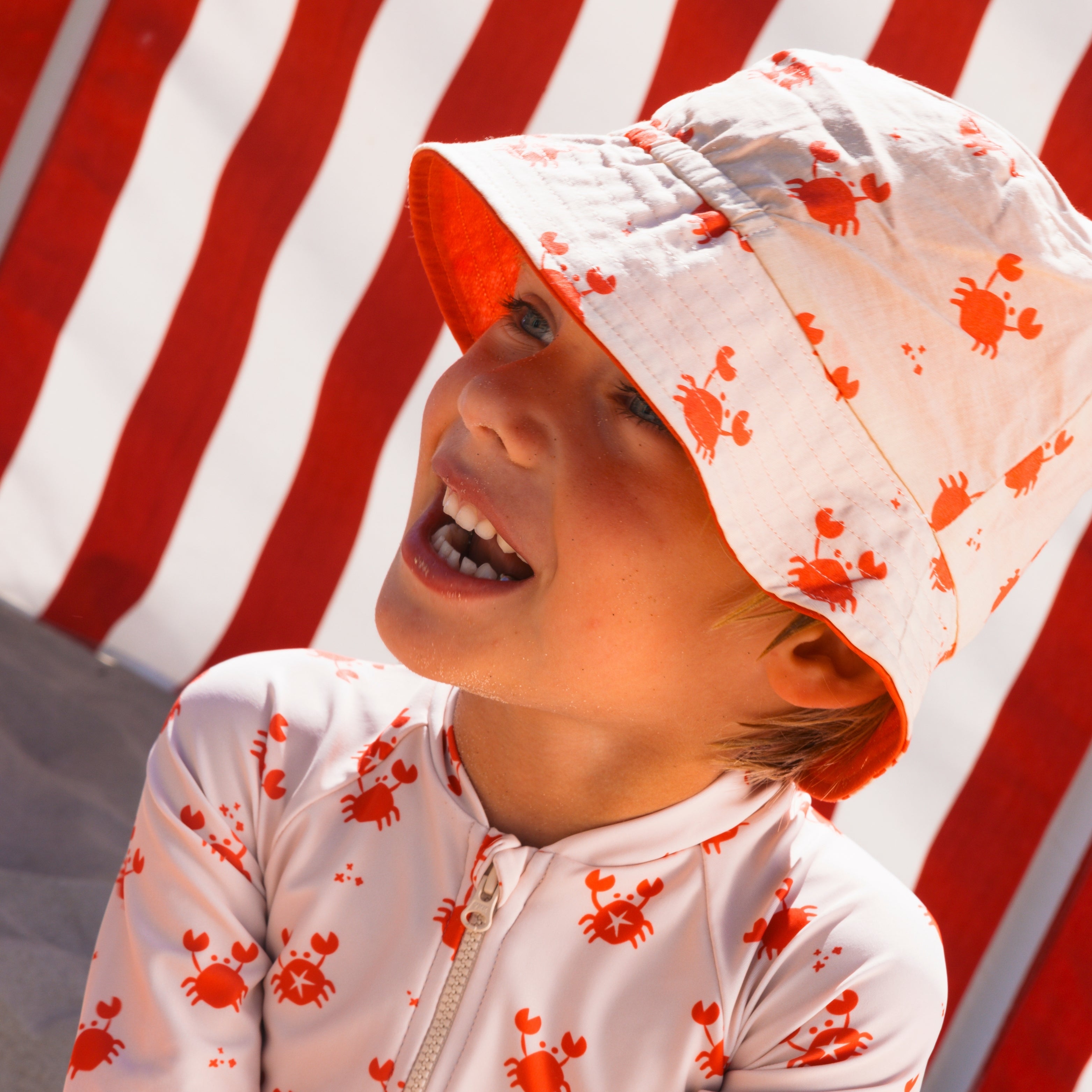 Gorro con protección UV Reversible - Beige/Rojo - Crabby