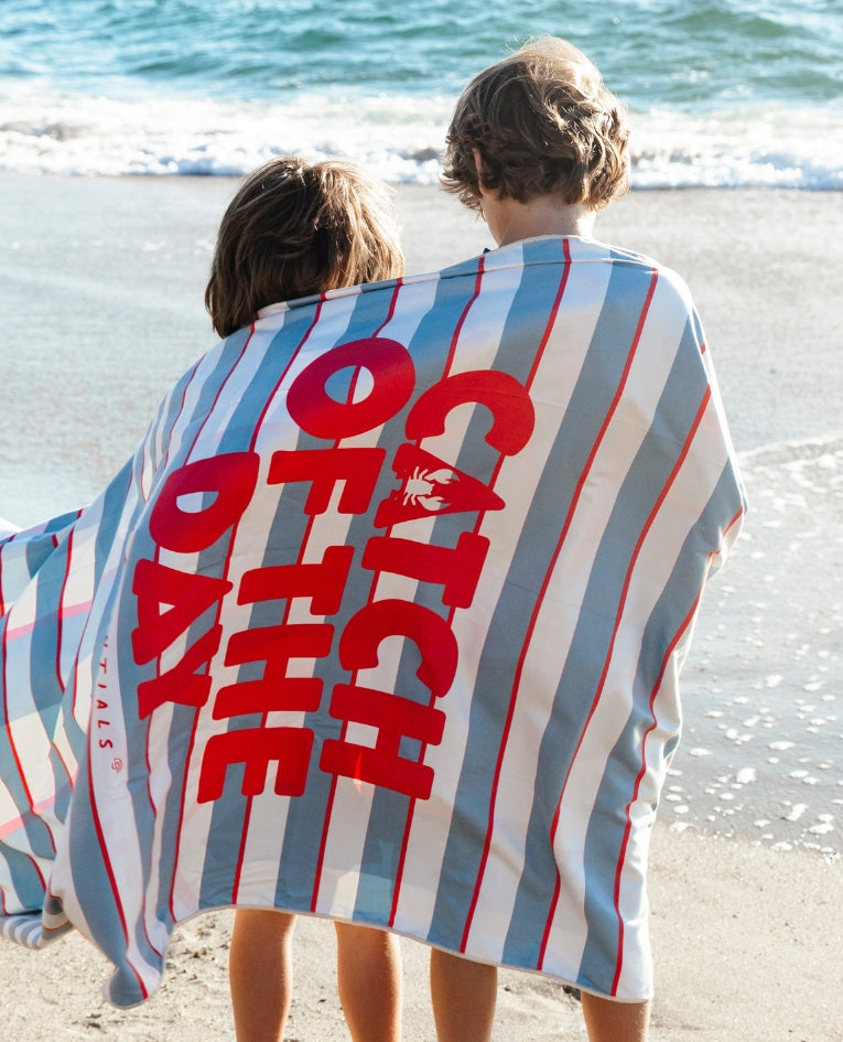 Beach Towel Microfiber - Red - Hearts - 135 x 65 cm
