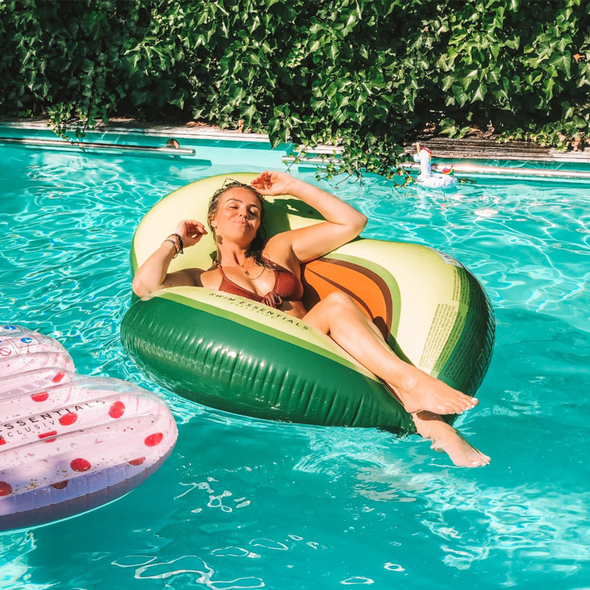 Pool Float - Green - Tropical Bliss Avocado - incl. Beachball